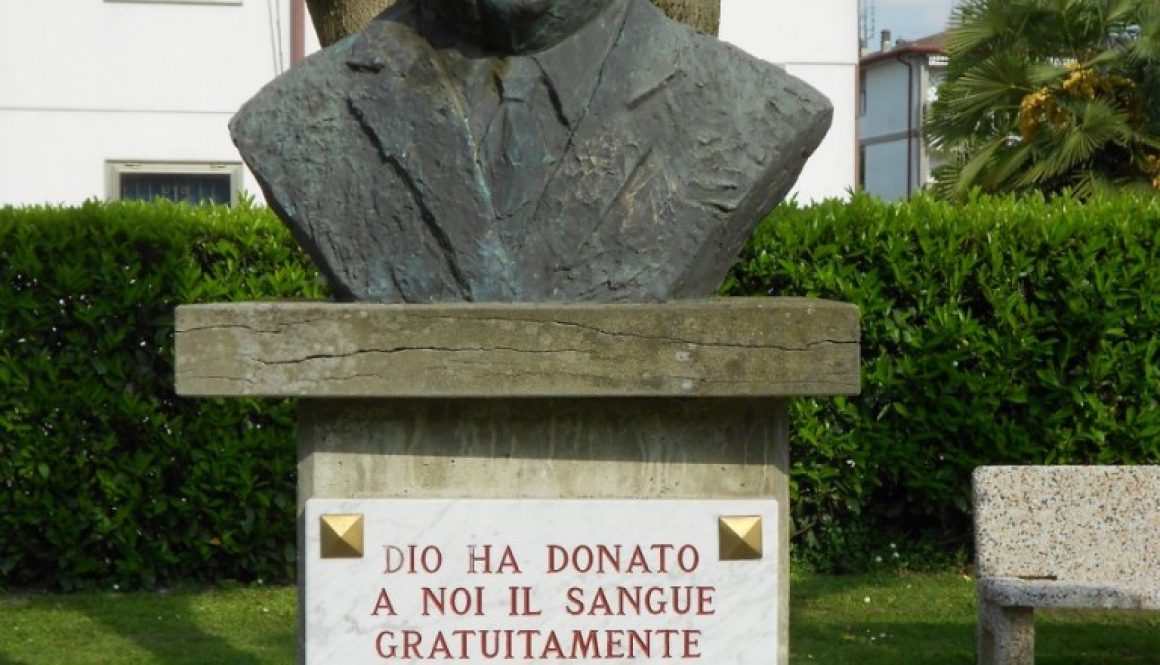 Monumento al fondatore AVIS Vittorio Formentano Badia Polesine Rovigo
